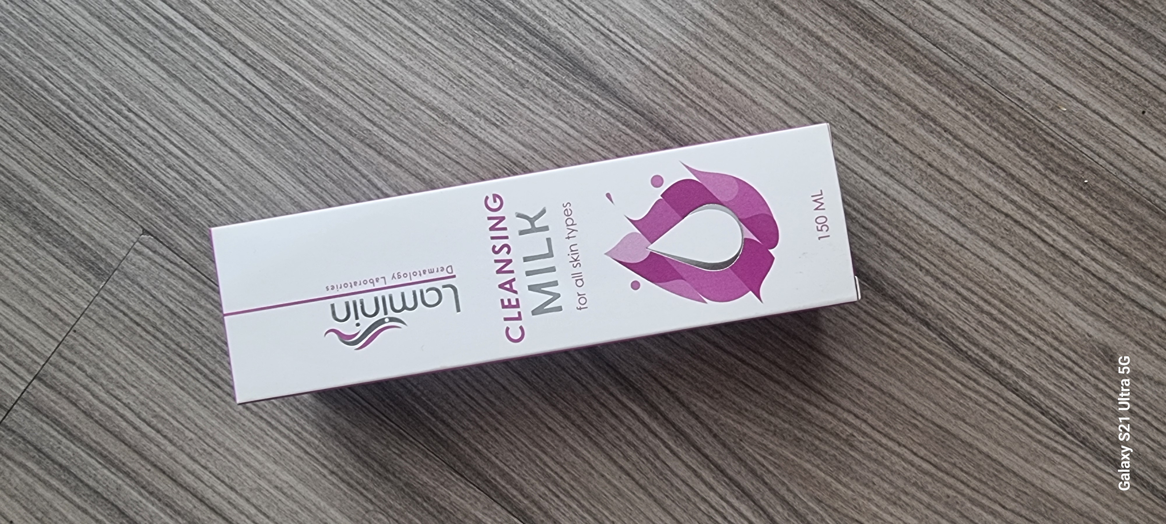 پاکسازی کامل سطح و منافذ پوست